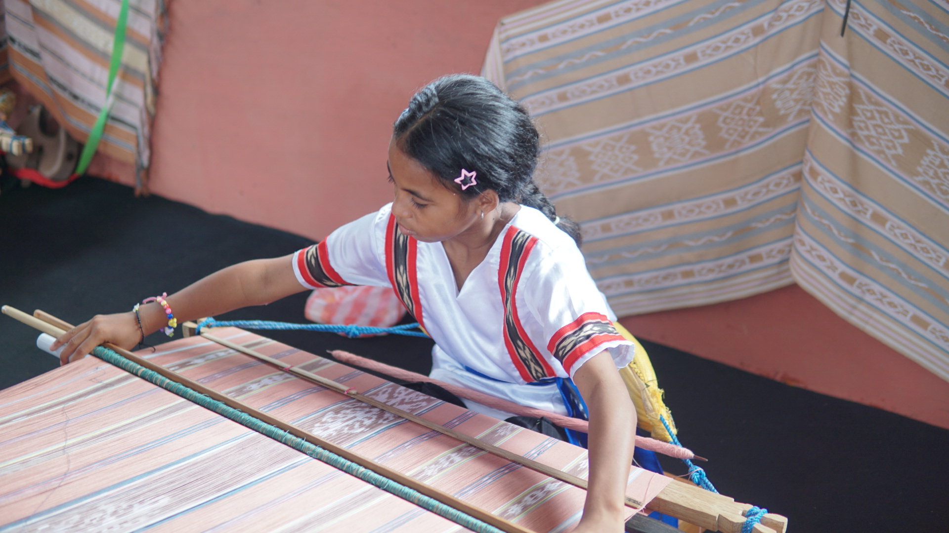 Tenunin Ambon Diresmikan, Dorong Regenerasi Penenun Muda di Kota Ambon