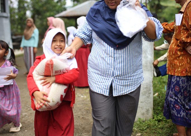Insan Bumi Mandiri dan MAA International Salurkan 100 Food Pack untuk Anak Yatim di Lombok Barat