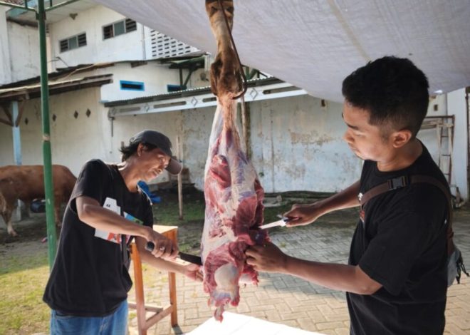 Tebar Qurban Yayasan Khoiriyah Hasyim Seblak, Salurkan Ratusan Bungkus Daging kepada Masyarakat dan Santri