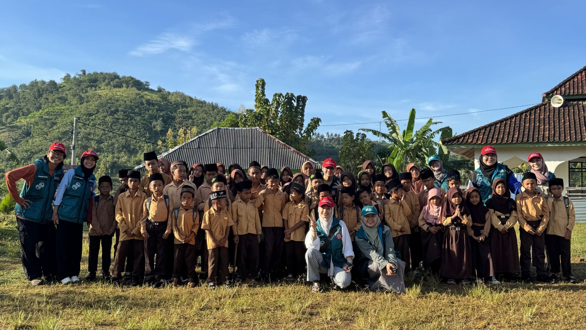 Tandai Satu Dekade IBM, Voluntara Hadir di Lombok dan Bandung